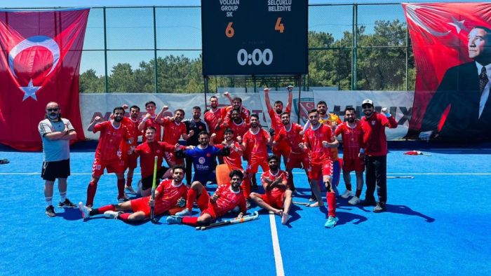 Hokeyde zorlu maçı Volkan Group kazandı